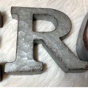 Art Minds Metal Letter “R” Decor